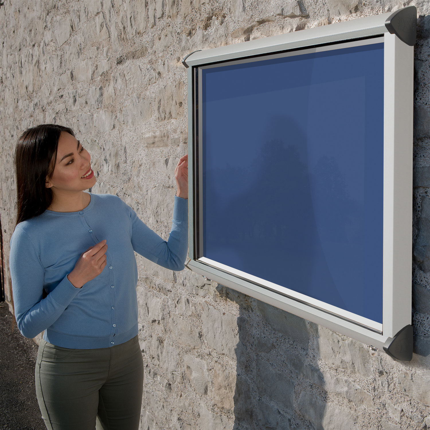 Outdoor Wall Mounted Lockable Noticeboard with Aluminium Frame Outdoor Wall Mounted Lockable Noticeboard with Aluminium Frame