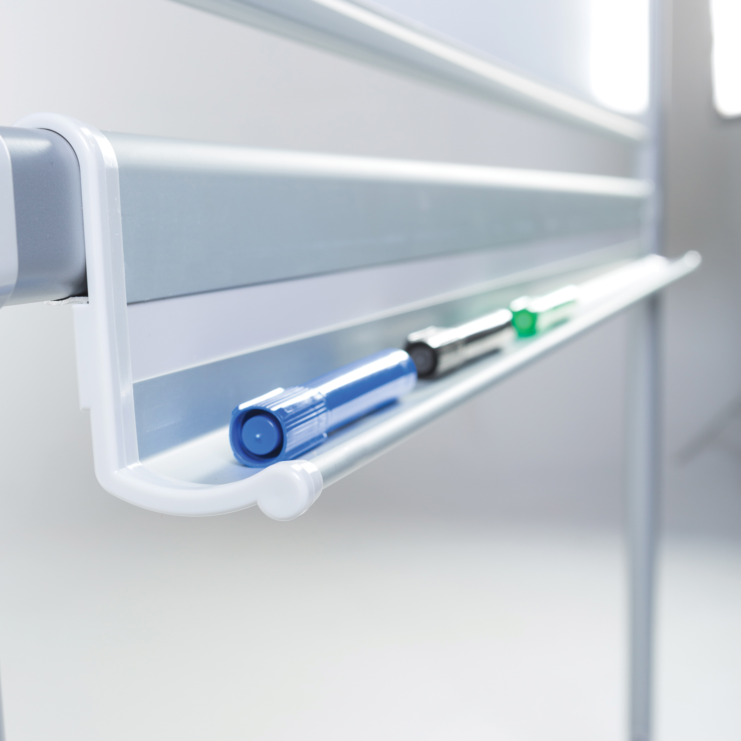 Double-Sided Magnetic Revolving Mobile Whiteboard Double-Sided Magnetic Revolving Mobile Whiteboard